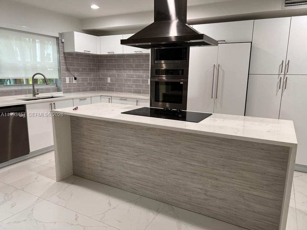 BEACH CLUB VILLAS CONDO - Residential