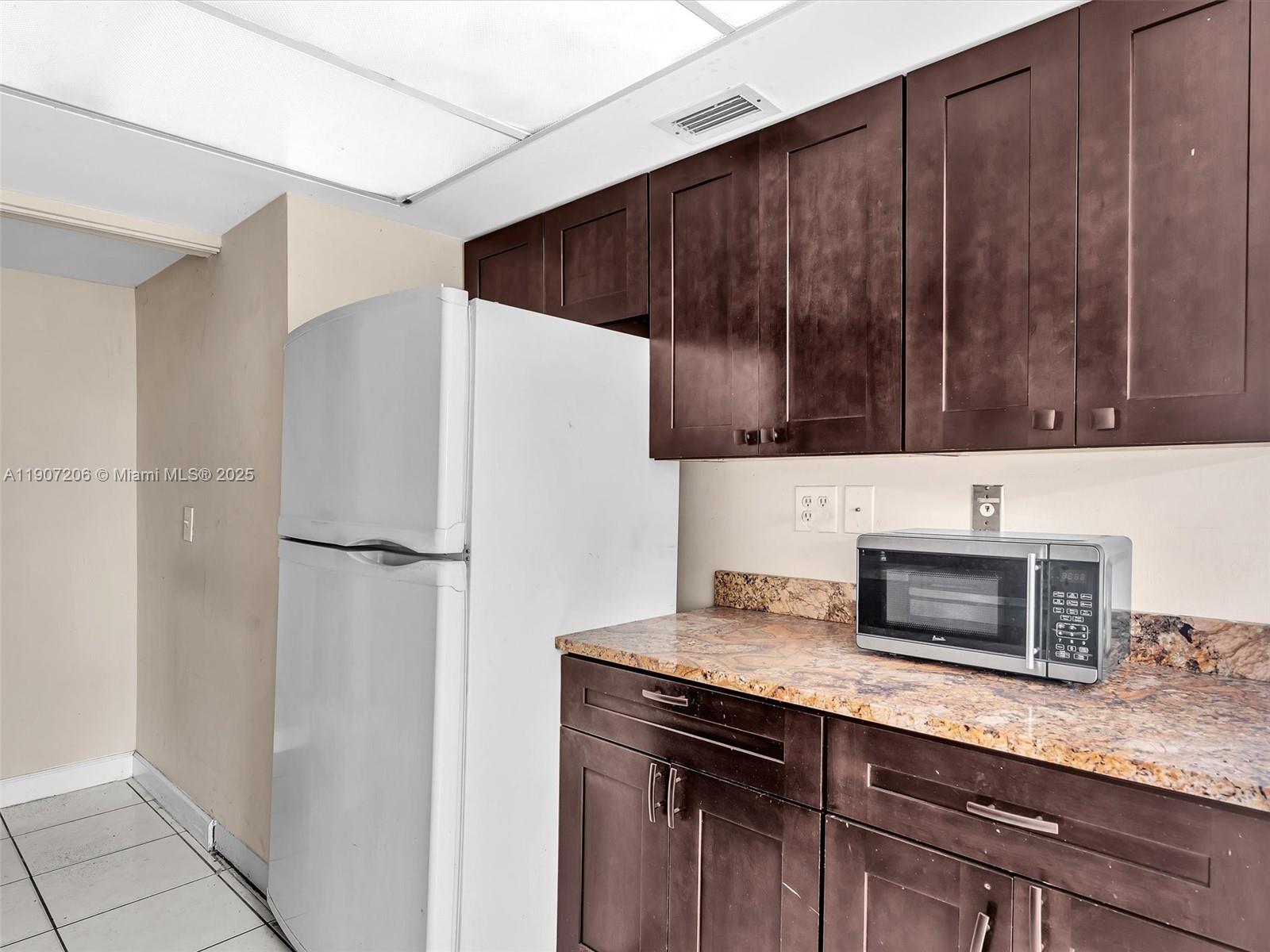 HABITAT II CONDO - Residential Lease