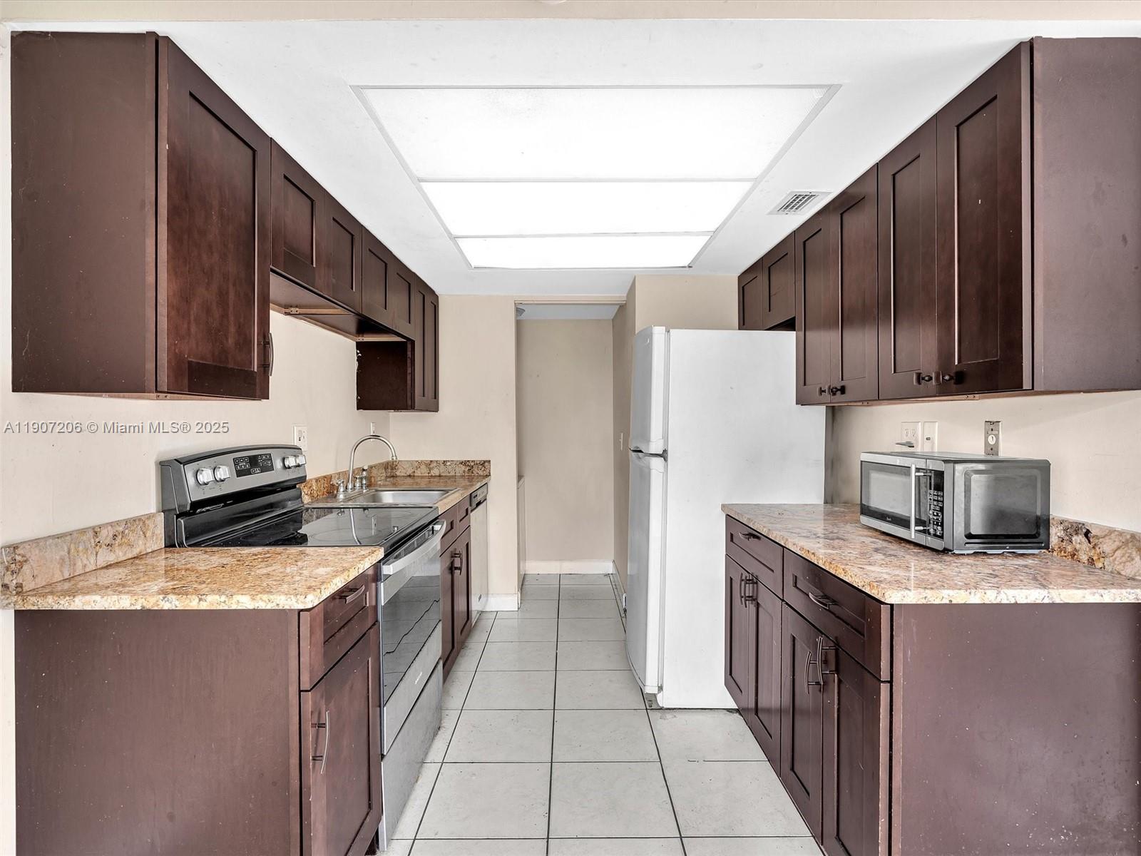 HABITAT II CONDO - Residential Lease