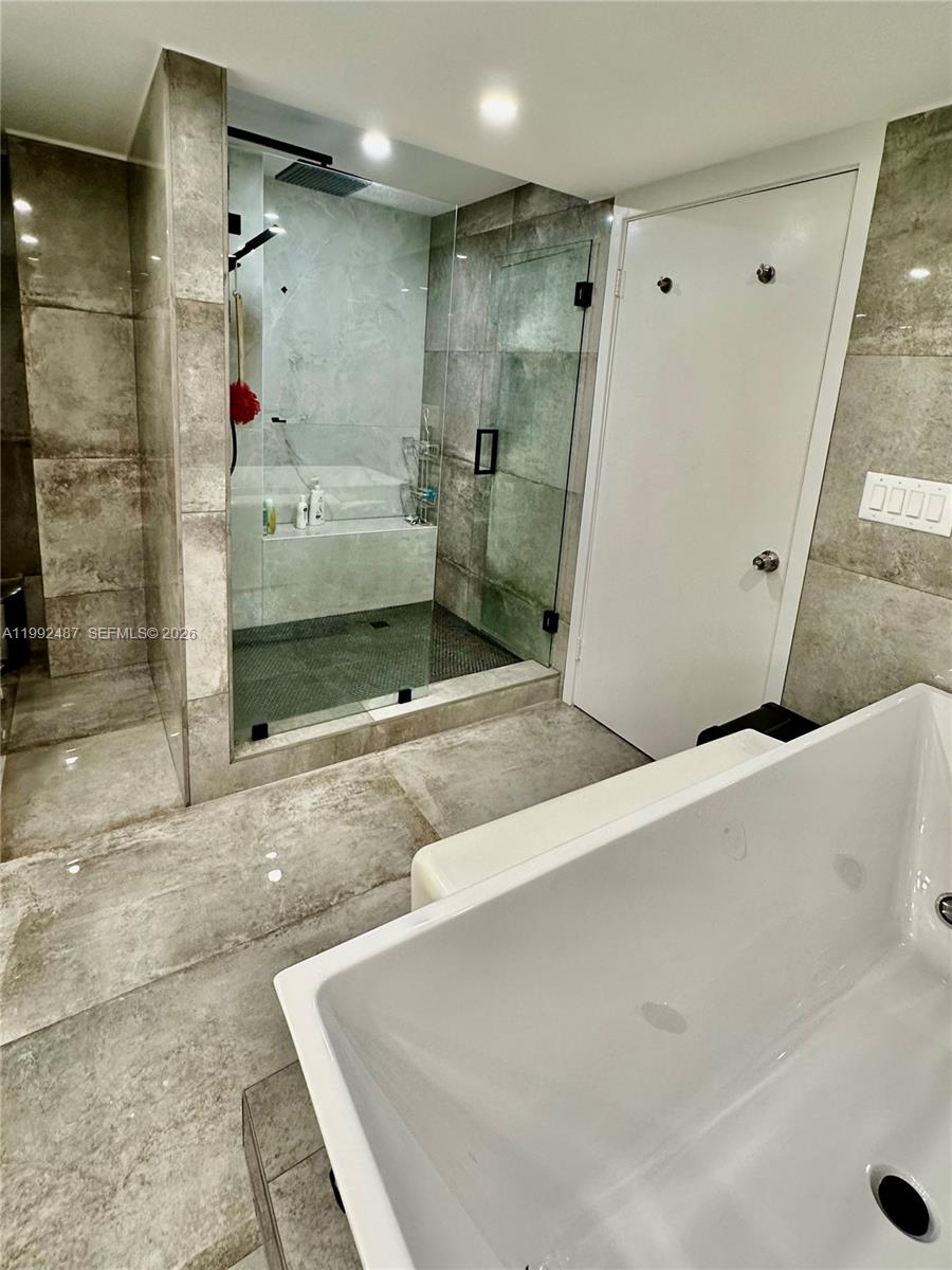 TURNBERRY ISLE SOUTH COND - Residential