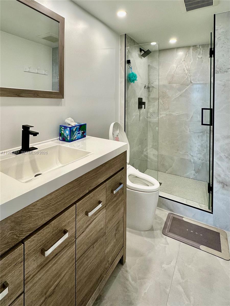 TURNBERRY ISLE SOUTH COND - Residential