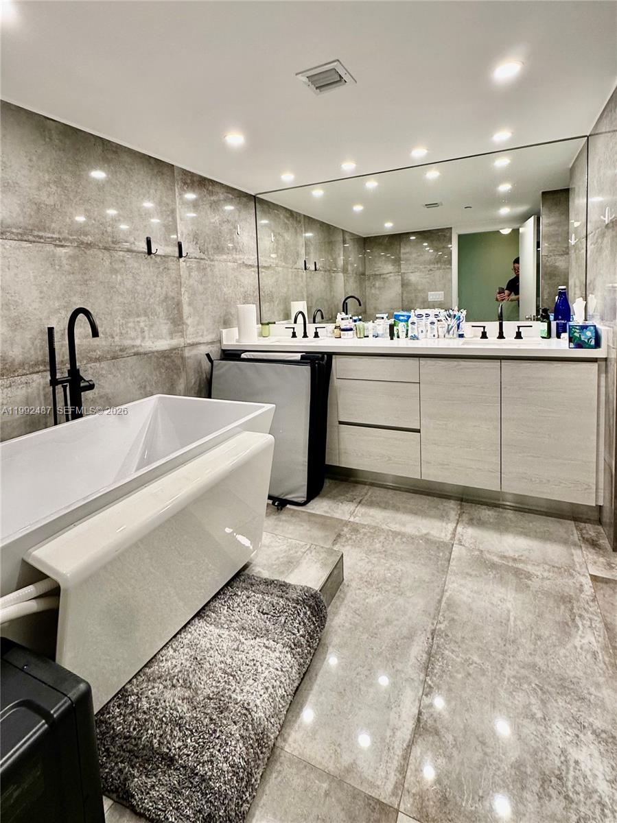 TURNBERRY ISLE SOUTH COND - Residential