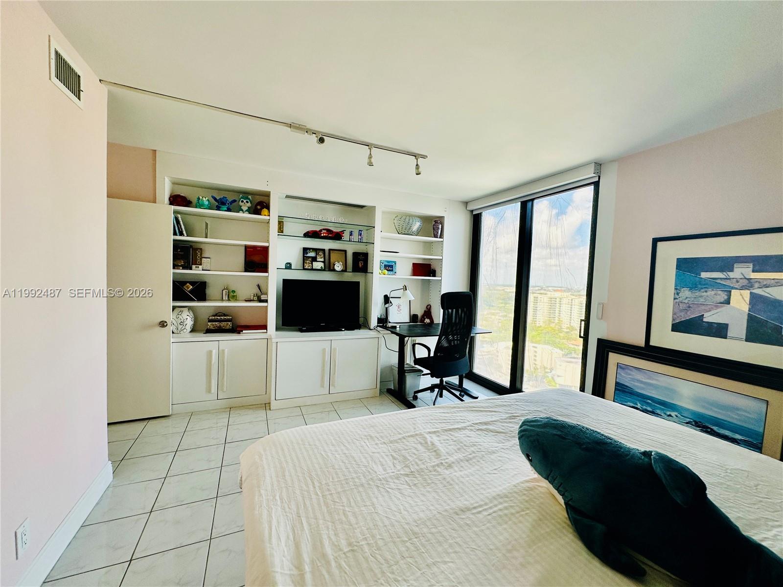 TURNBERRY ISLE SOUTH COND - Residential