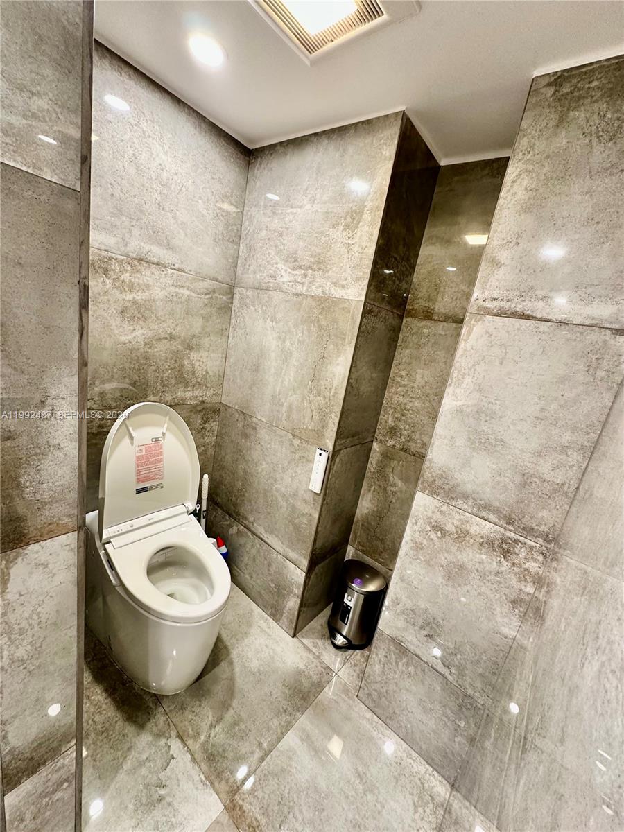 TURNBERRY ISLE SOUTH COND - Residential