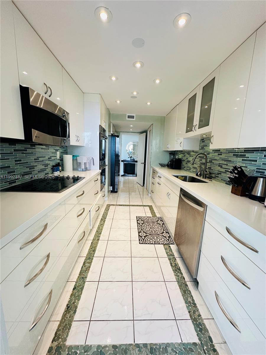 TURNBERRY ISLE SOUTH COND - Residential