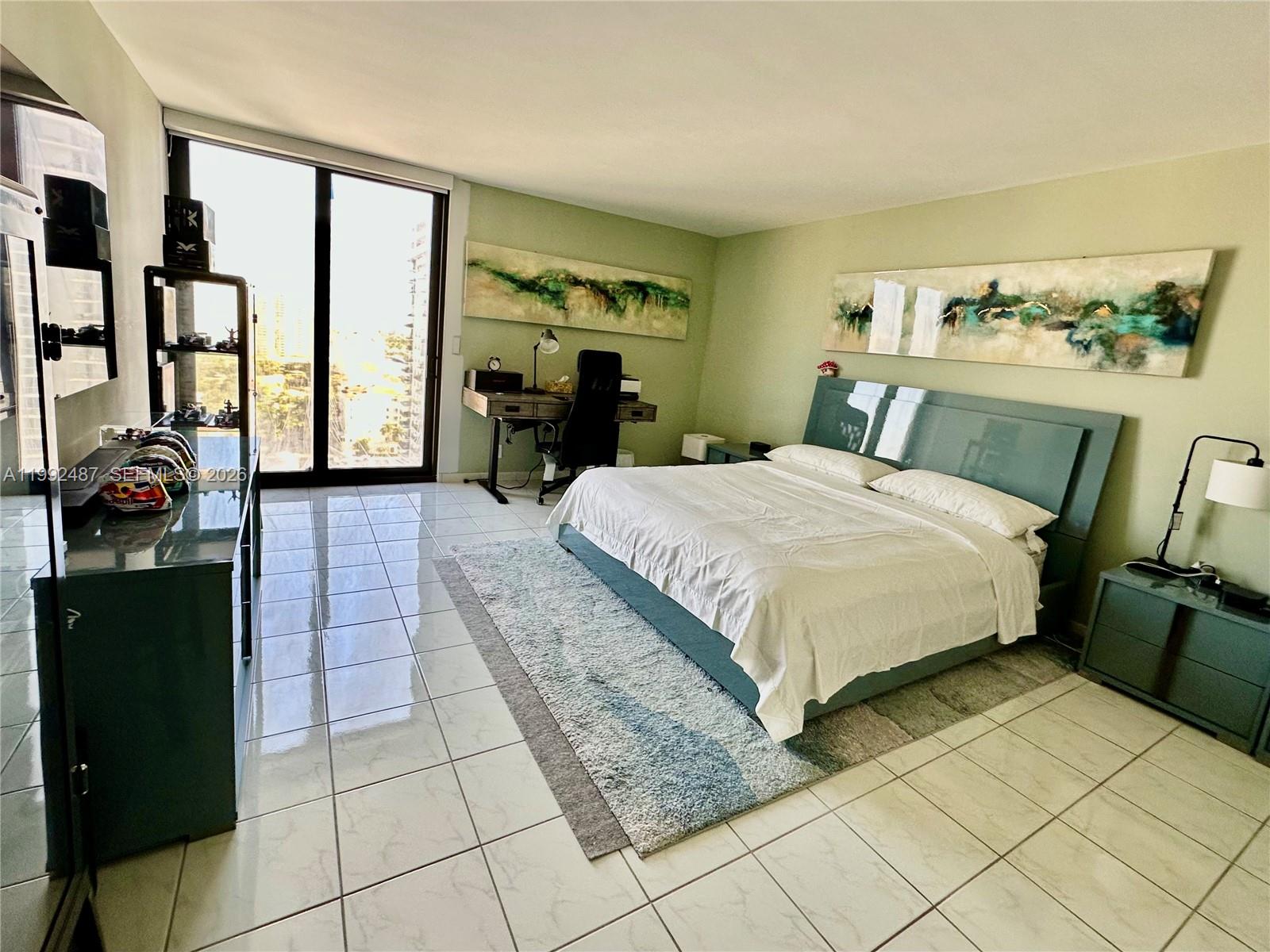 TURNBERRY ISLE SOUTH COND - Residential