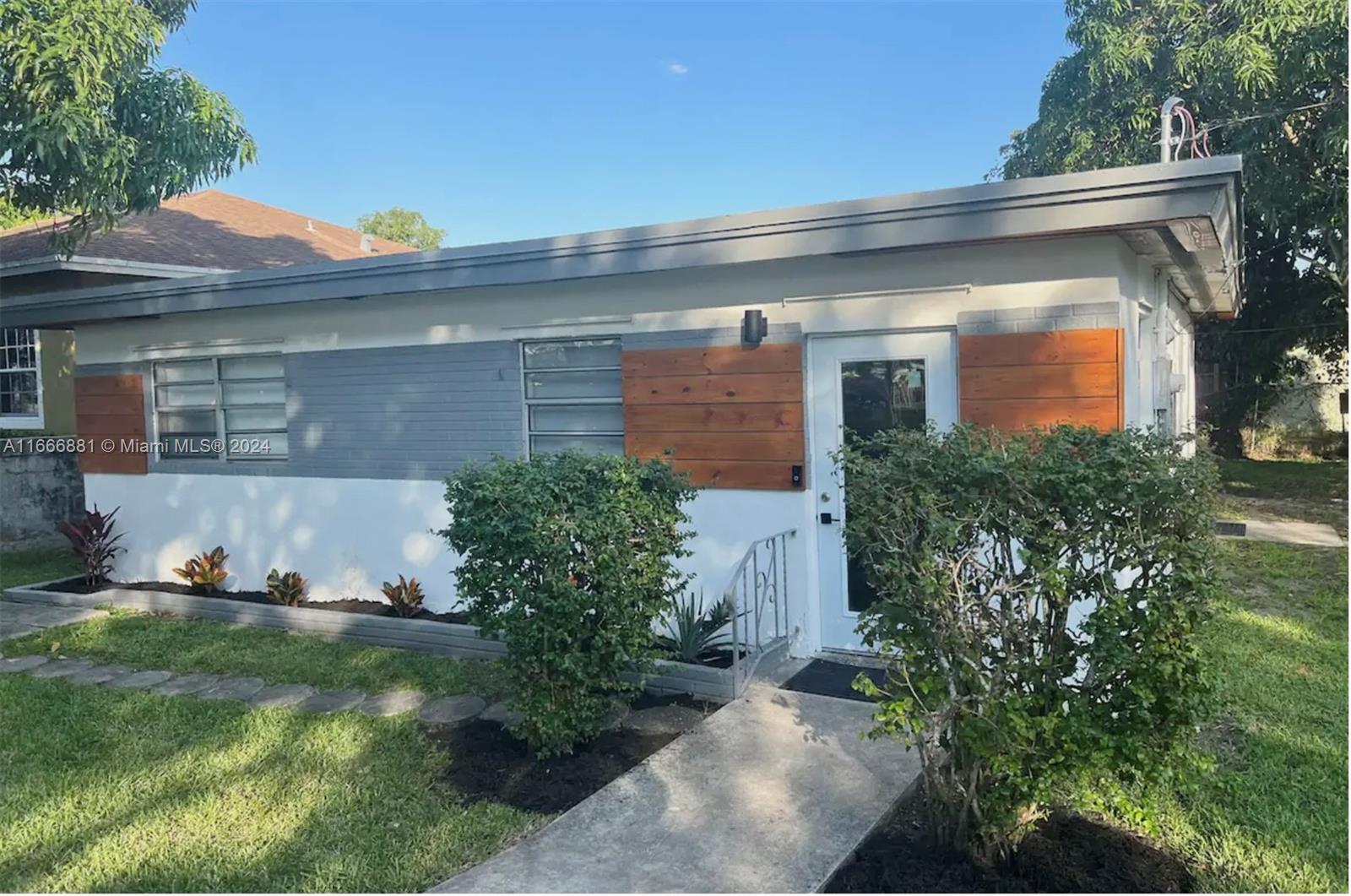 Updated Single Family Home With New Roof. Walking Distance To Dania Pointe. Cozy 1 Story Home Facing A Lovely Park And Dania Canal Which Leads To Dania Cutoff & Intracoastal Waterways. Yard Space For Boat, Trailer And/Or RV.
Very Close To Area Of Major Redevelopment. Less Than 4 Miles To Dania Beach Pier, Fort Lauderdale Airport And Port Everglades Cruise Ships.
Currently Operating As An Airbnb. Furniture Negotiable