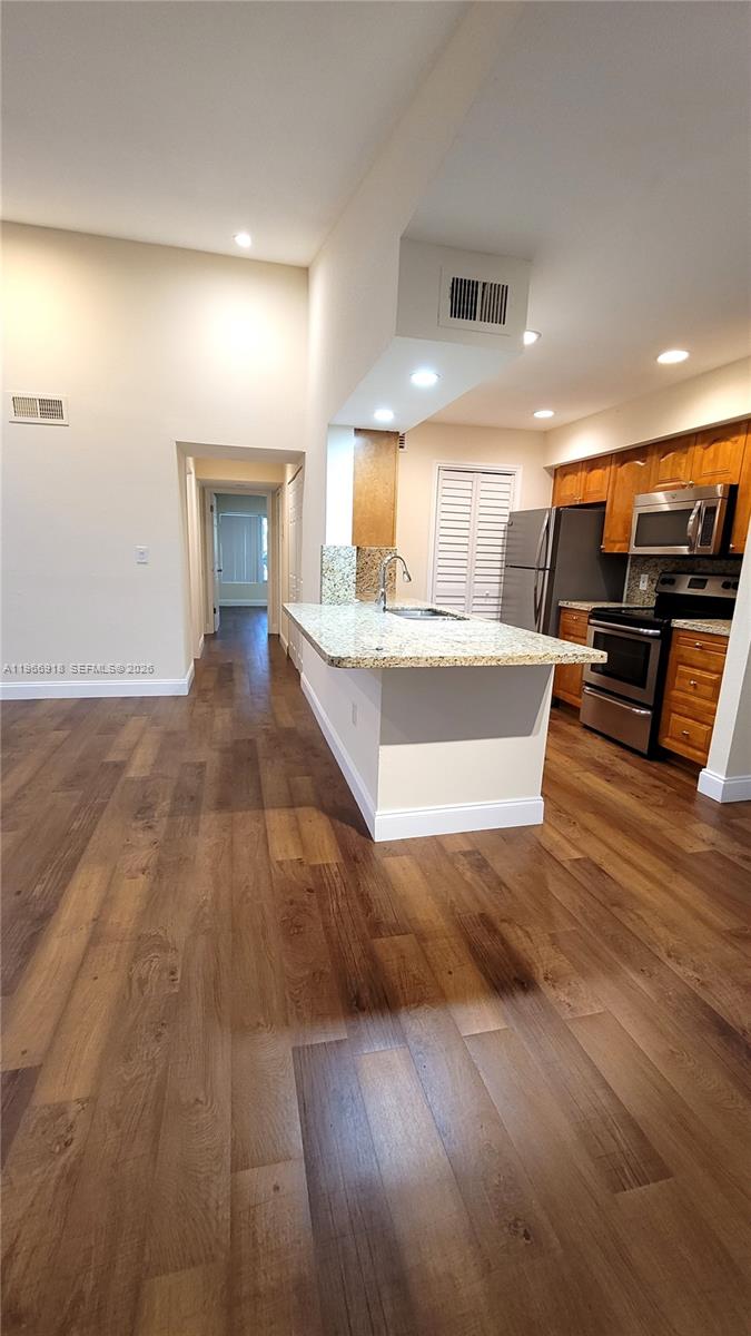 2420 NW 33rd St 1008