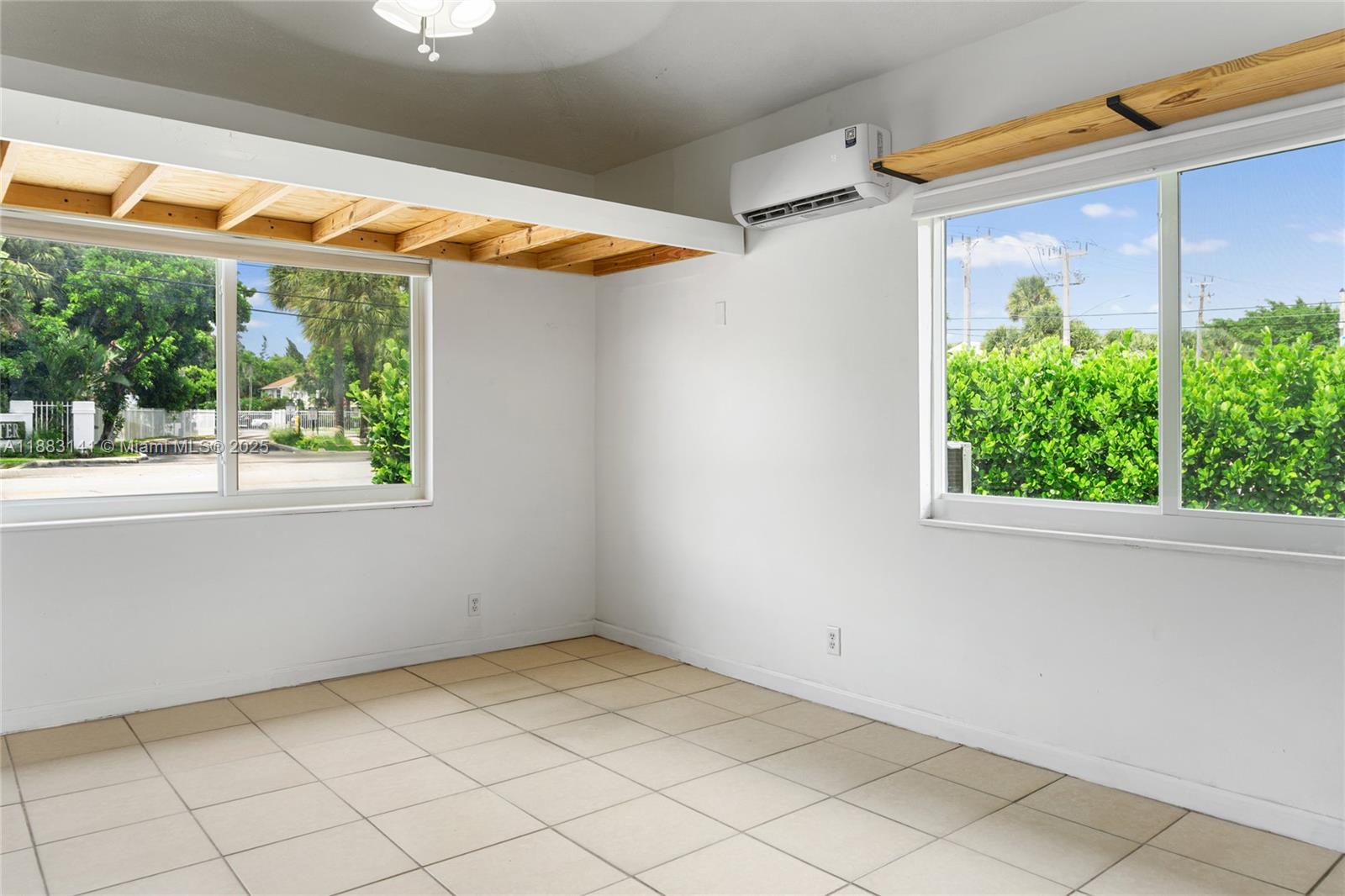 POINSETTIA HEIGHTS RIVER - Residential Lease