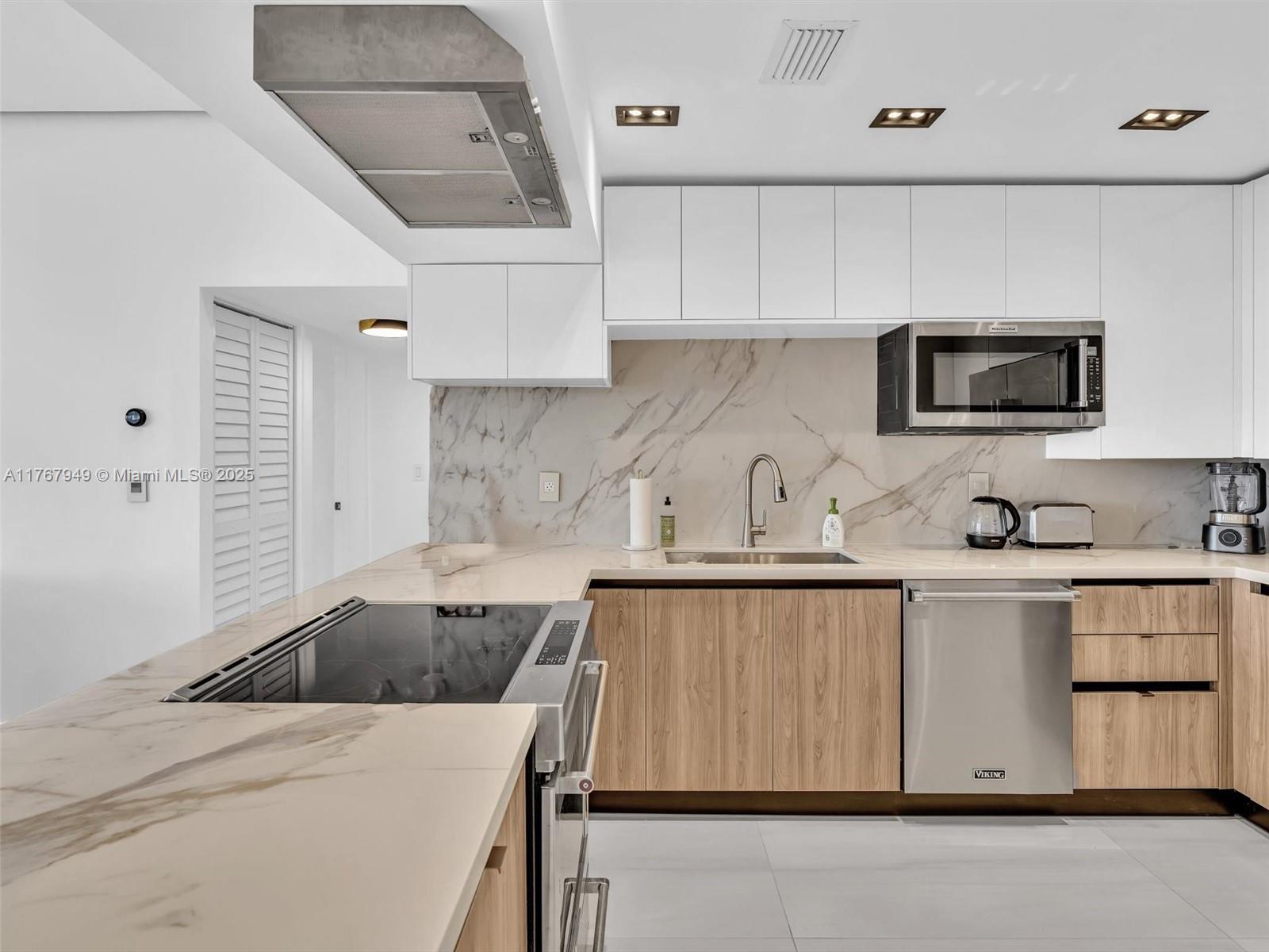 Property for Sale at 20301 W Country Club Dr Ph29, Aventura, Miami-Dade County, Florida - Bedrooms: 2 
Bathrooms: 2  - $479,900