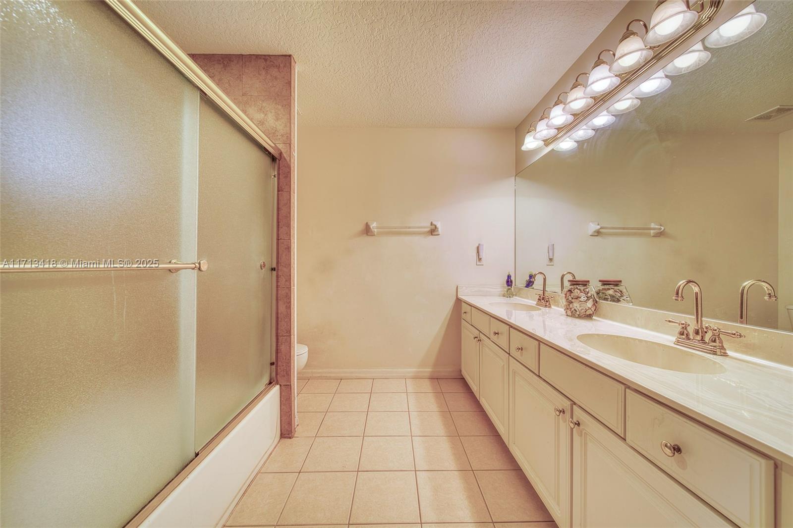 DELRAY LAKES - Residential