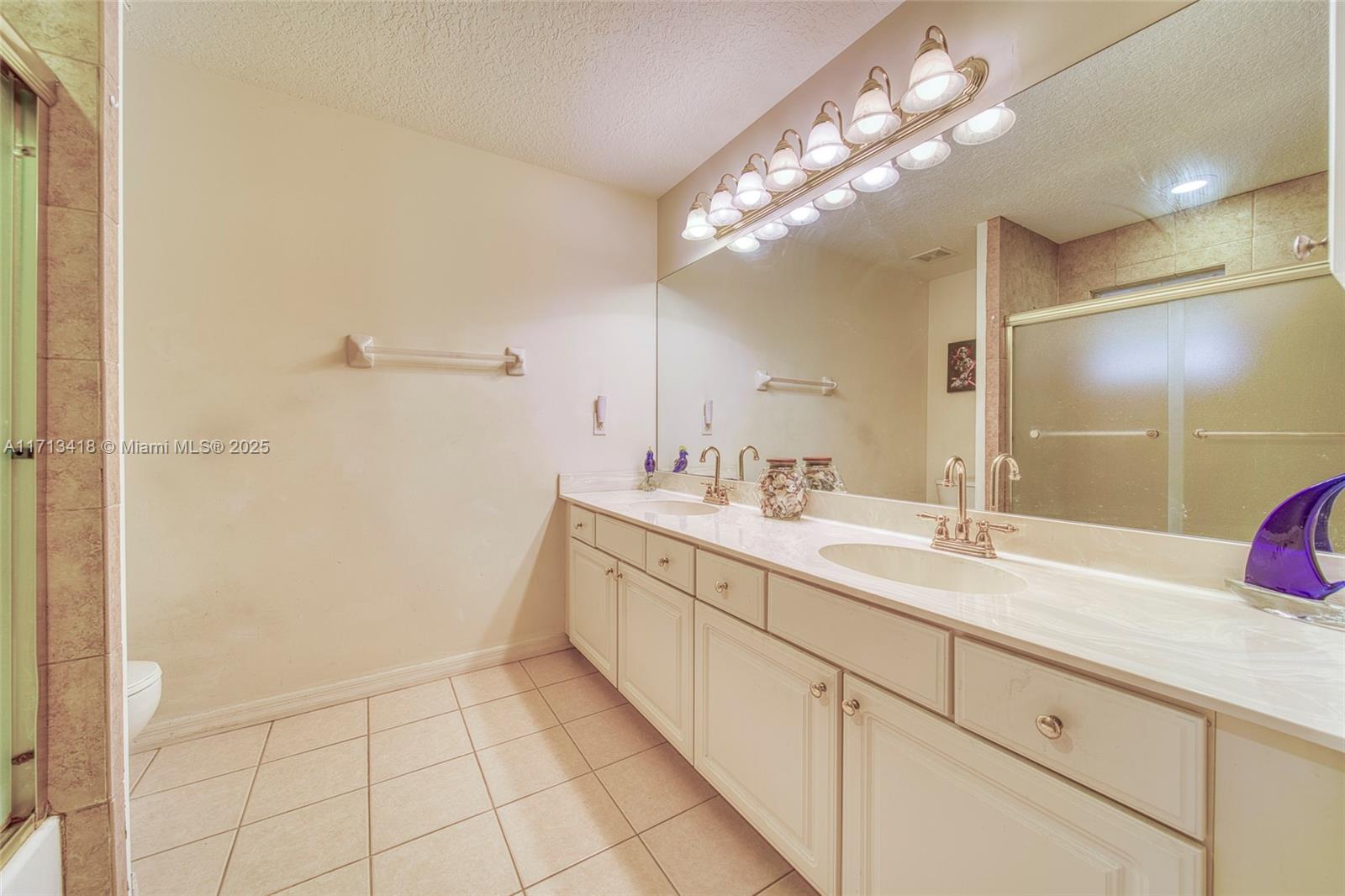 DELRAY LAKES - Residential