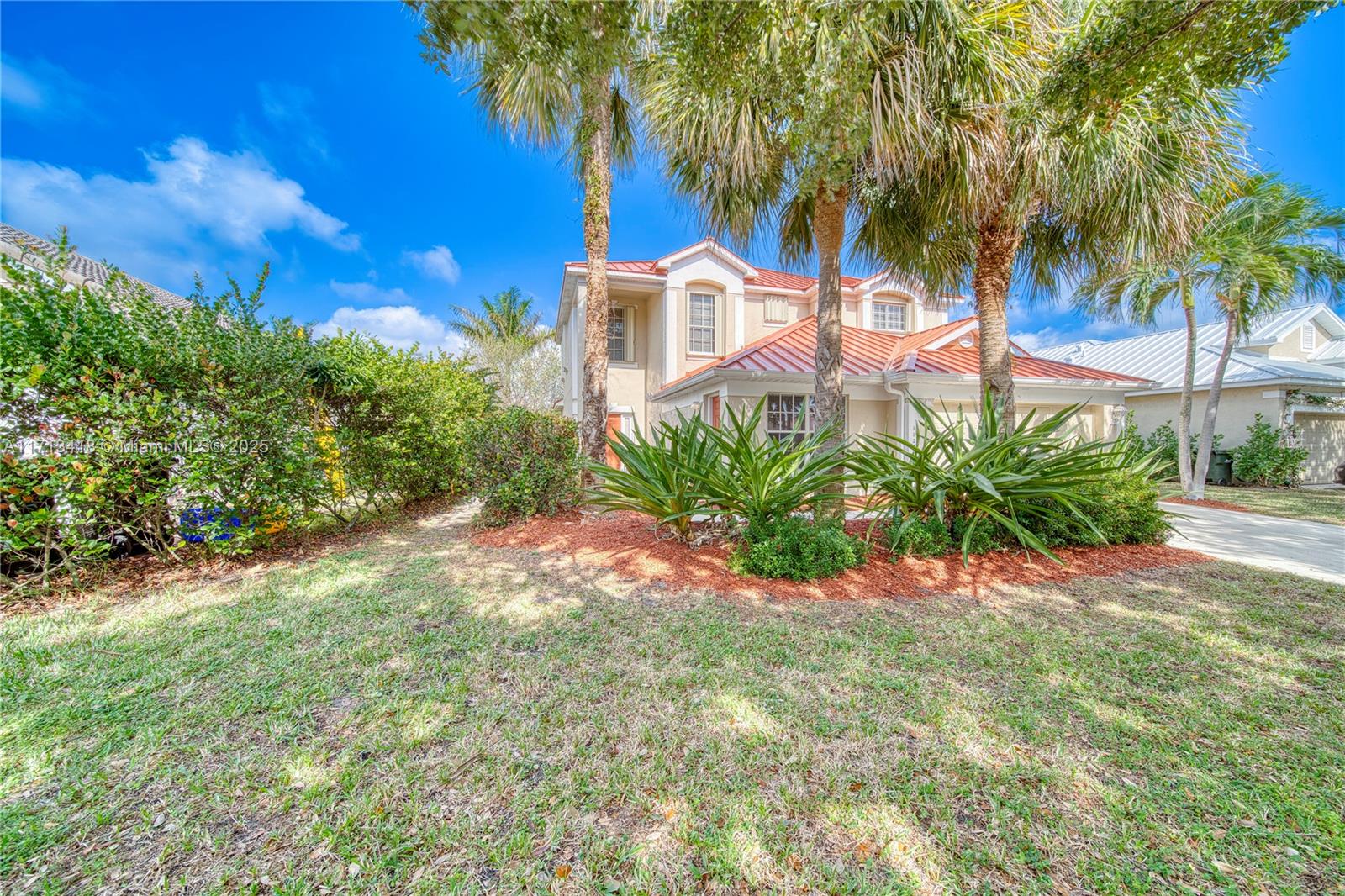 DELRAY LAKES - Residential