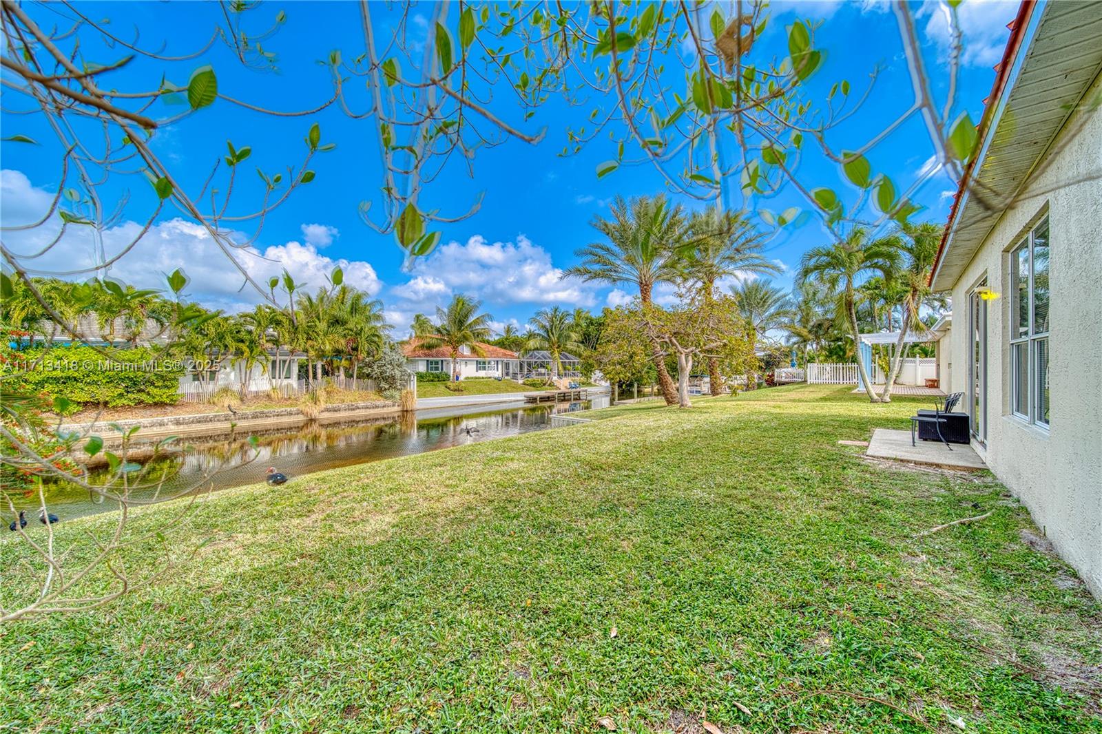 DELRAY LAKES - Residential