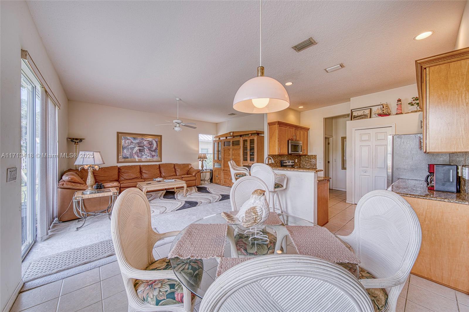 DELRAY LAKES - Residential