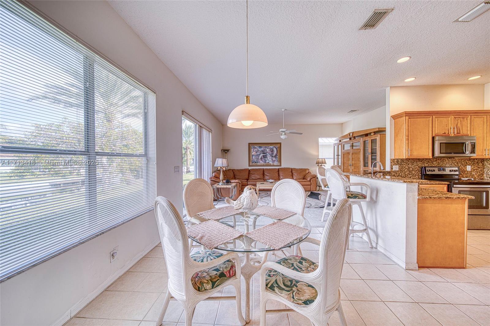 DELRAY LAKES - Residential