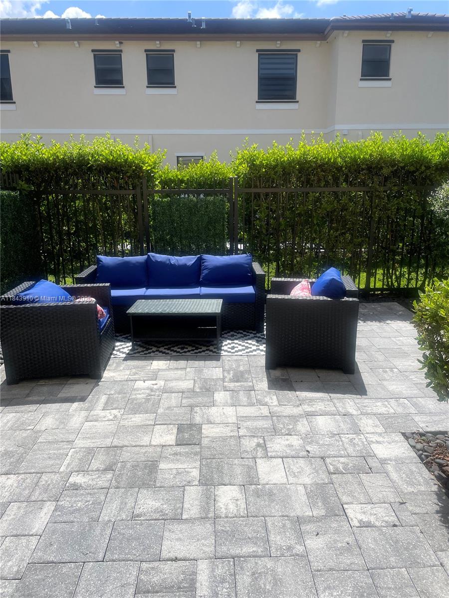 TROTTERS CHASE - Residential