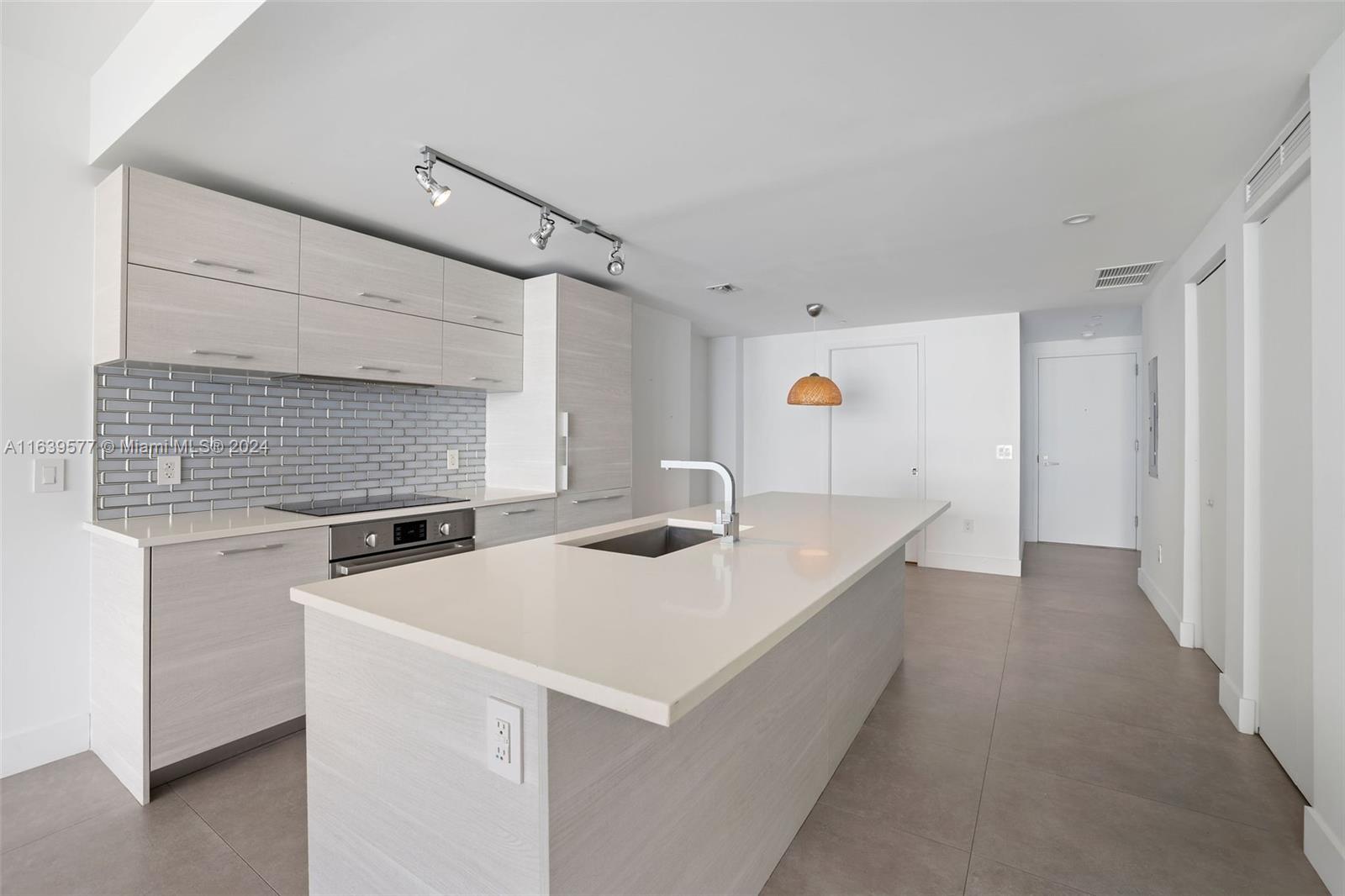 PARAISO BAY CONDO - Residential