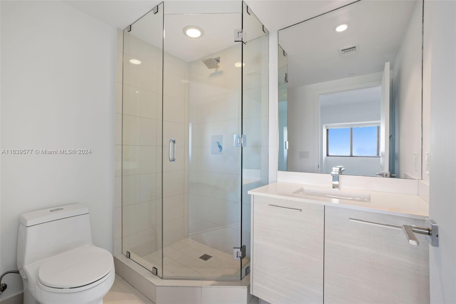 PARAISO BAY CONDO - Residential