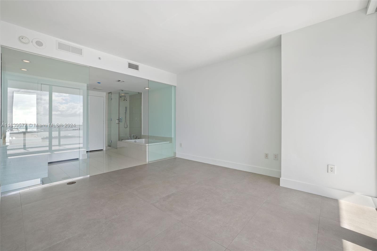 PARAISO BAY CONDO - Residential