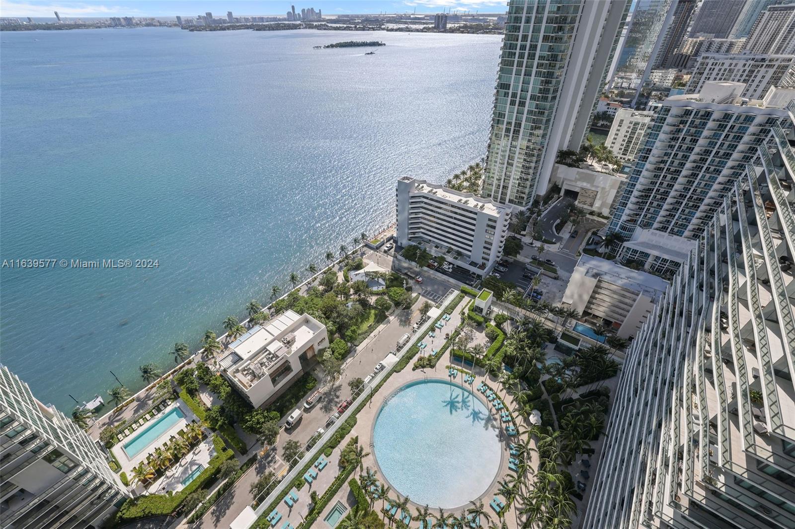 PARAISO BAY CONDO - Residential