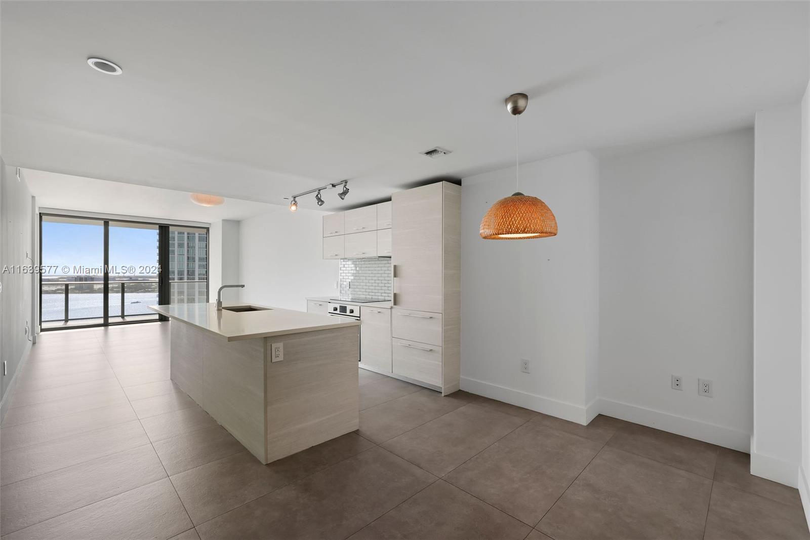 PARAISO BAY CONDO - Residential