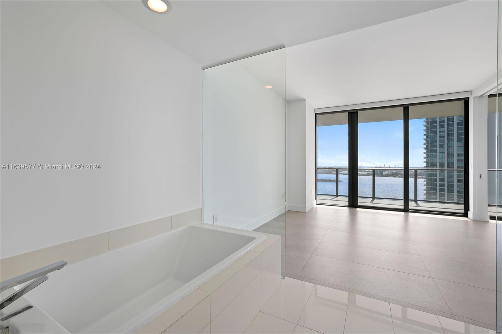 PARAISO BAY CONDO - Residential