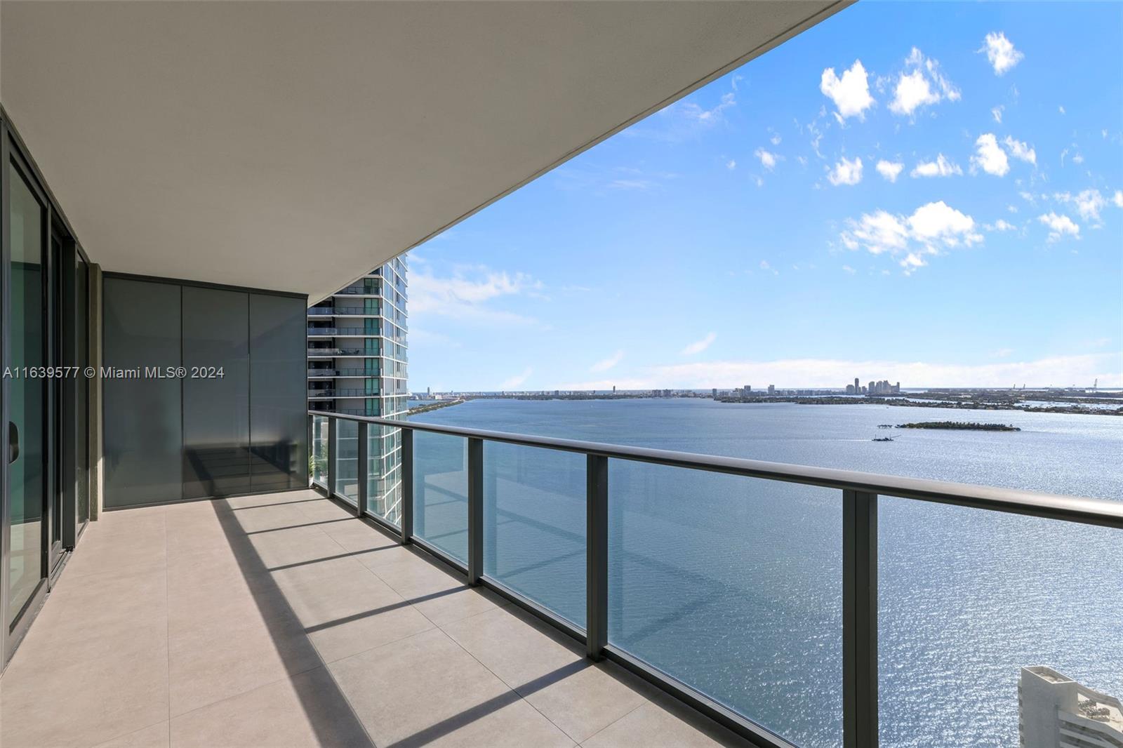 Property for Sale at 650 Ne 32nd St 3203, Miami, Broward County, Florida - Bedrooms: 2 
Bathrooms: 3  - $975,000