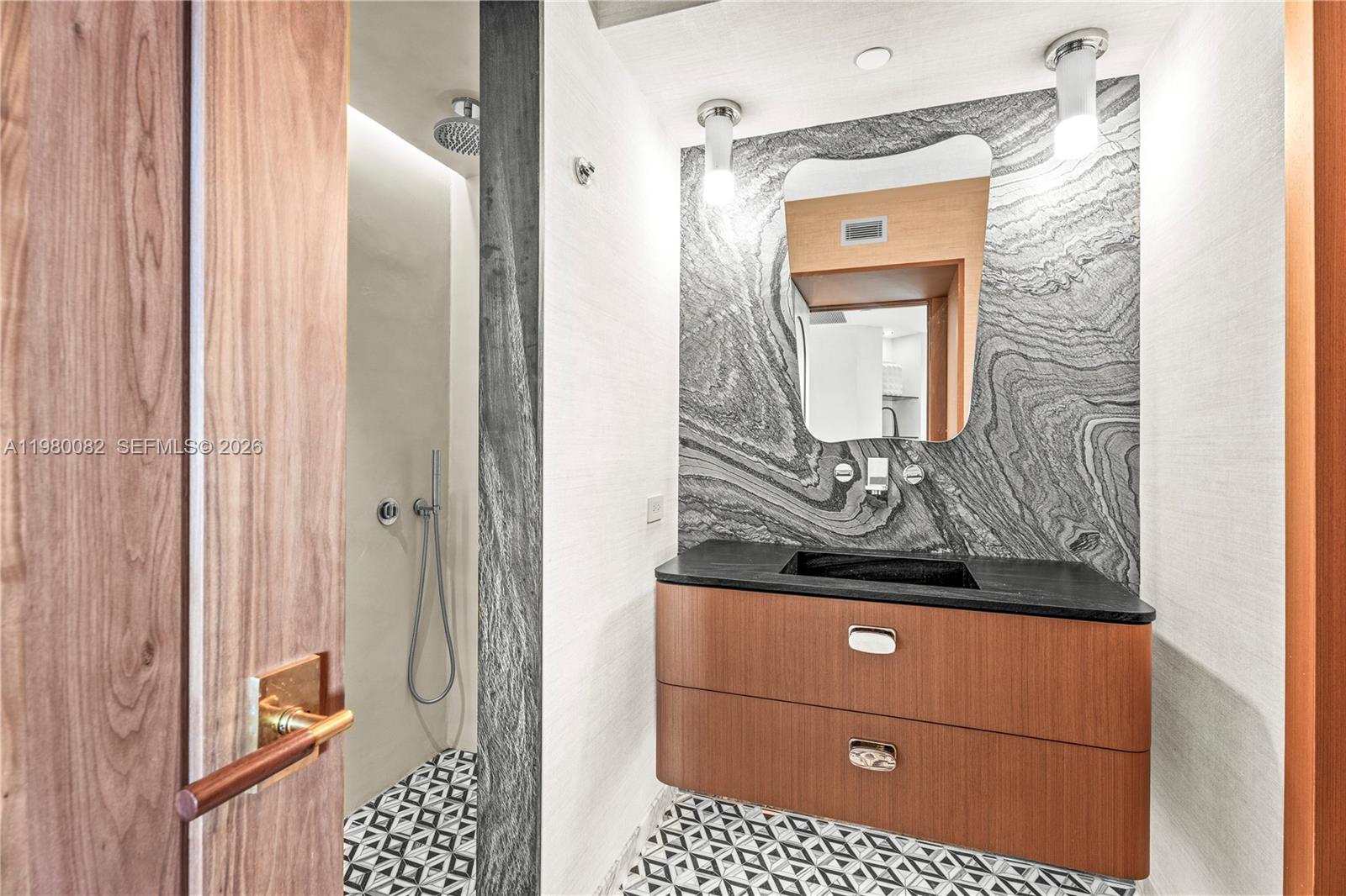 THE WAVERLY AAT SOUTH BEAC - Residential Lease