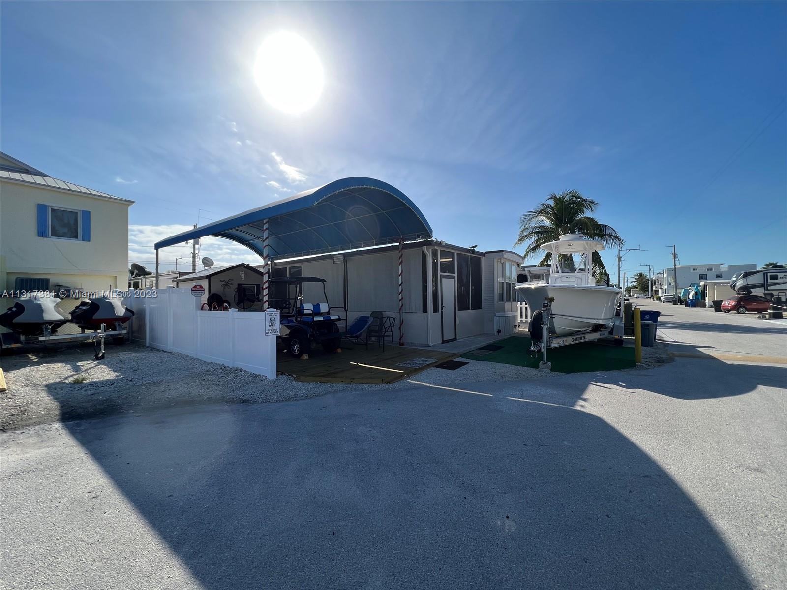 Photo 3 of 7 of 325 Calusa St Lot 512 mobile home