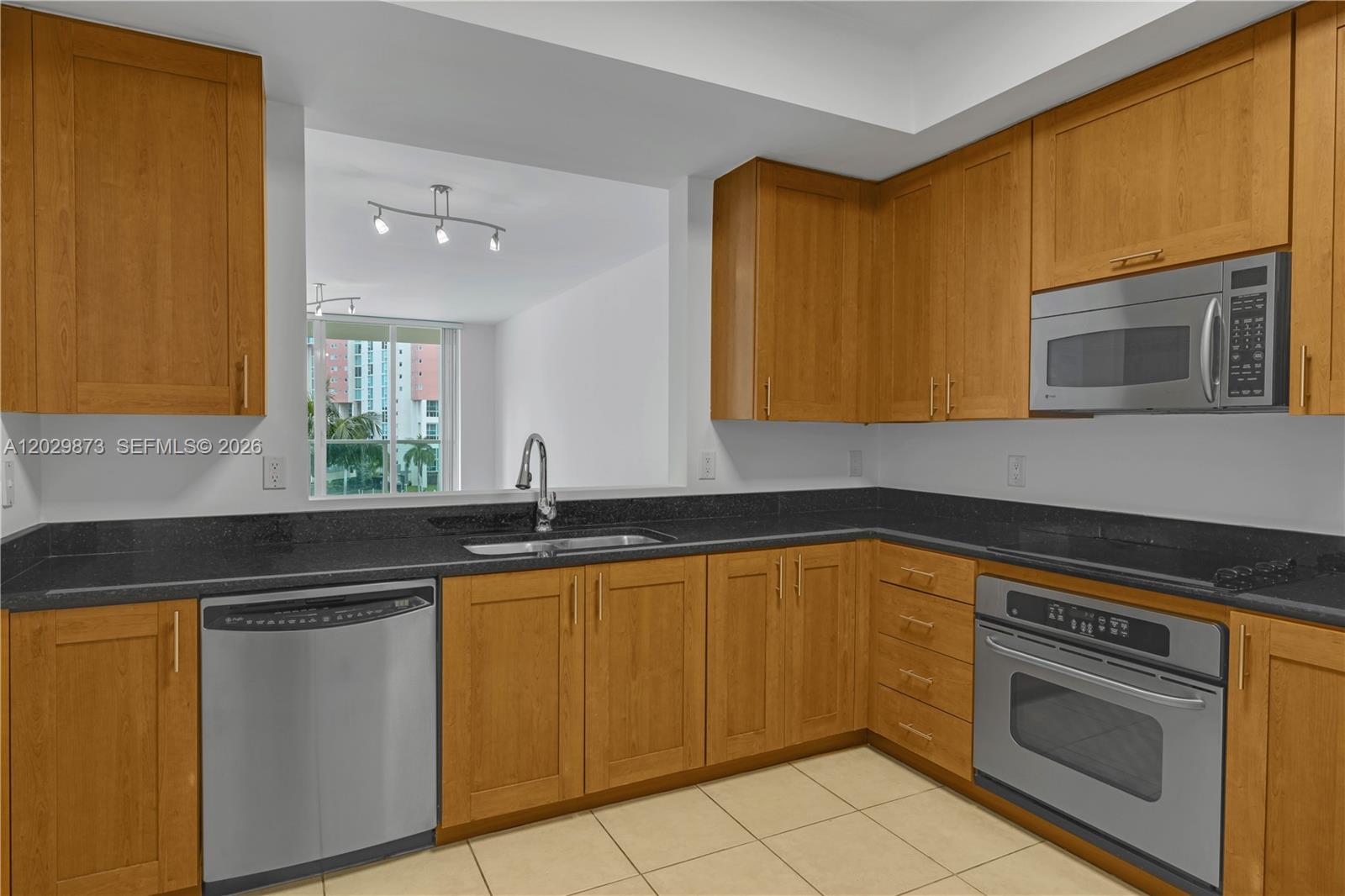 Properties 2 3340 NE 190th St 503
