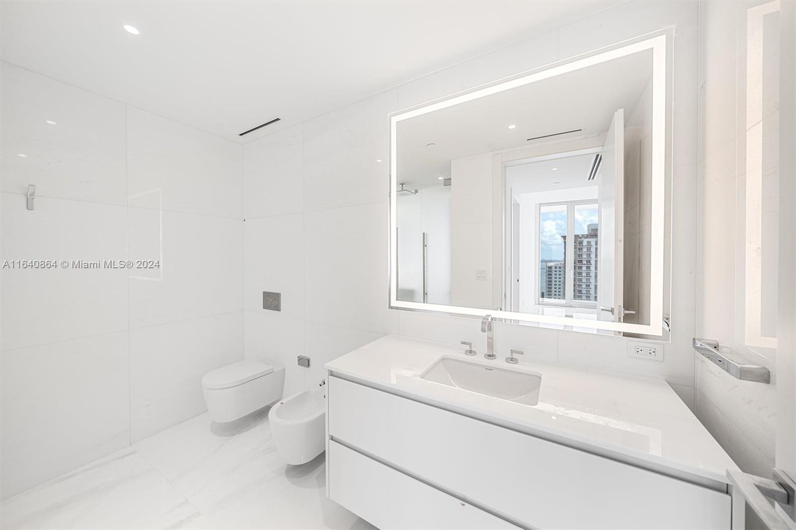 ASTON MARTIN RESIDENCES - Residential