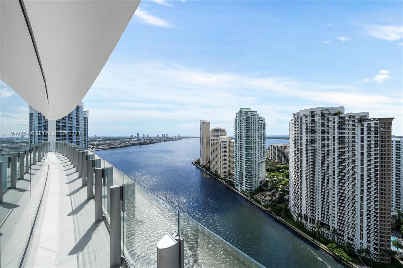 ASTON MARTIN RESIDENCES - Residential