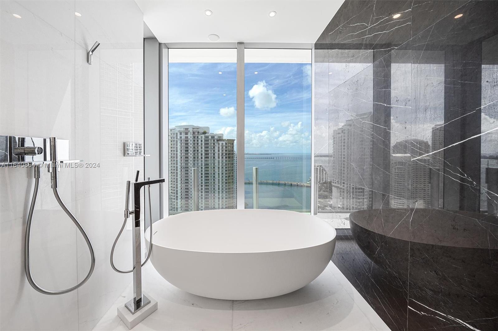 ASTON MARTIN RESIDENCES - Residential