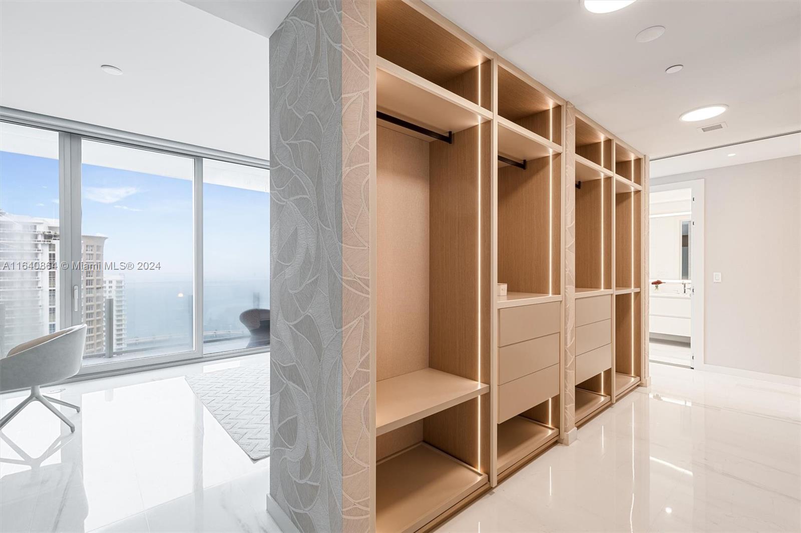 ASTON MARTIN RESIDENCES - Residential