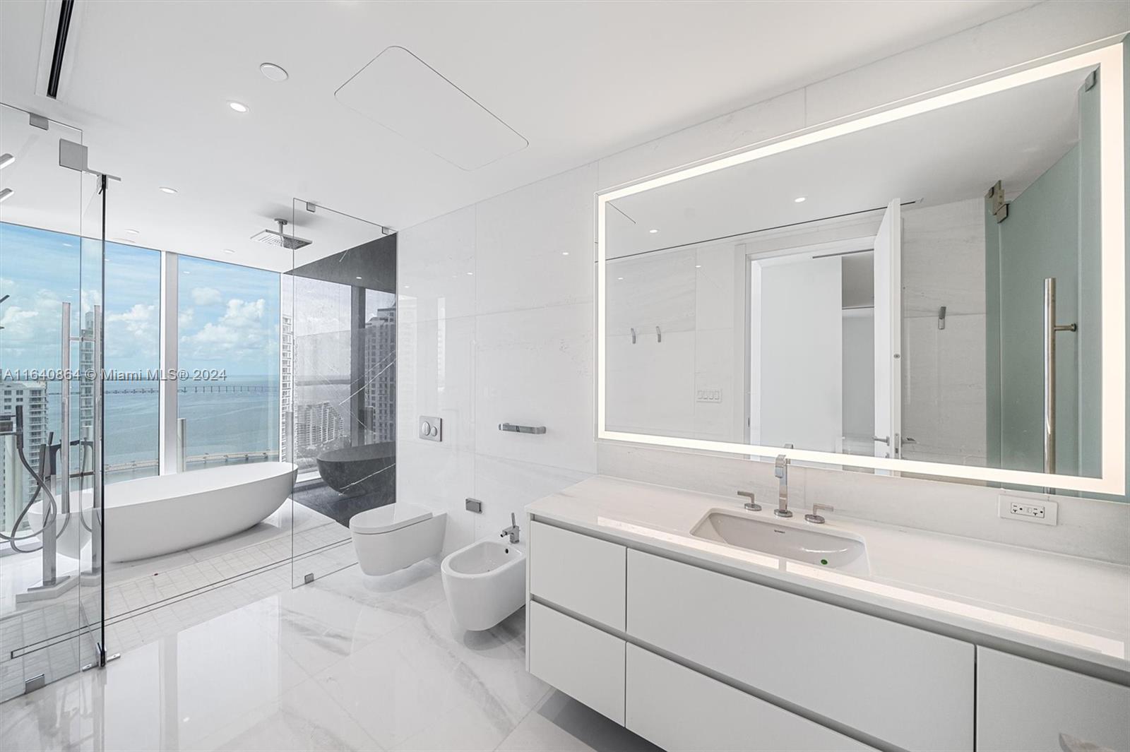 ASTON MARTIN RESIDENCES - Residential
