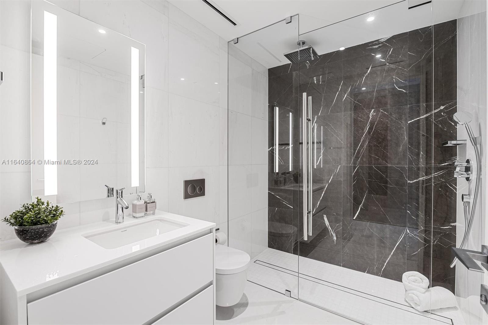 ASTON MARTIN RESIDENCES - Residential