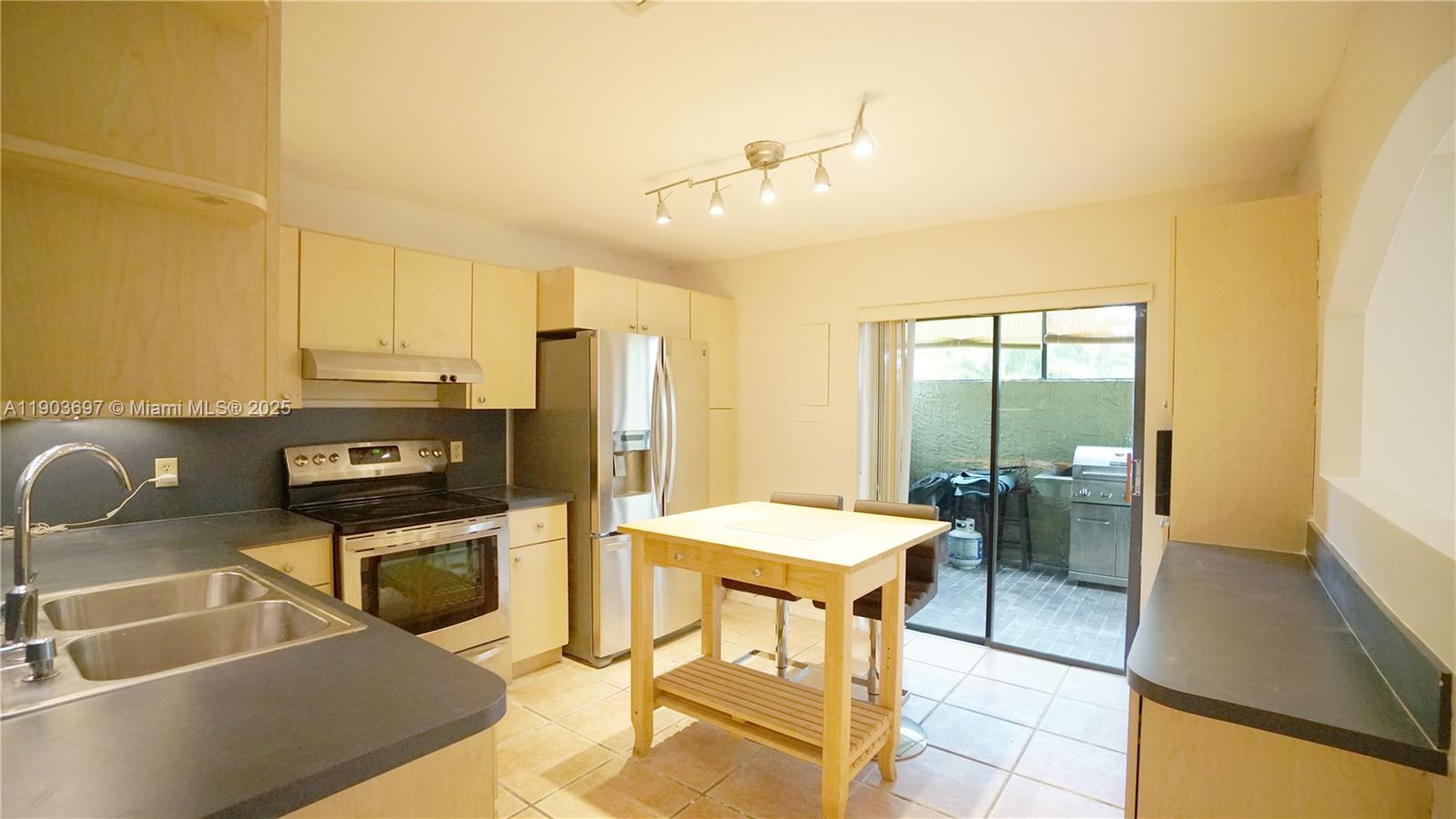 COSTA DEL SOL CONDO NO 3 - Residential