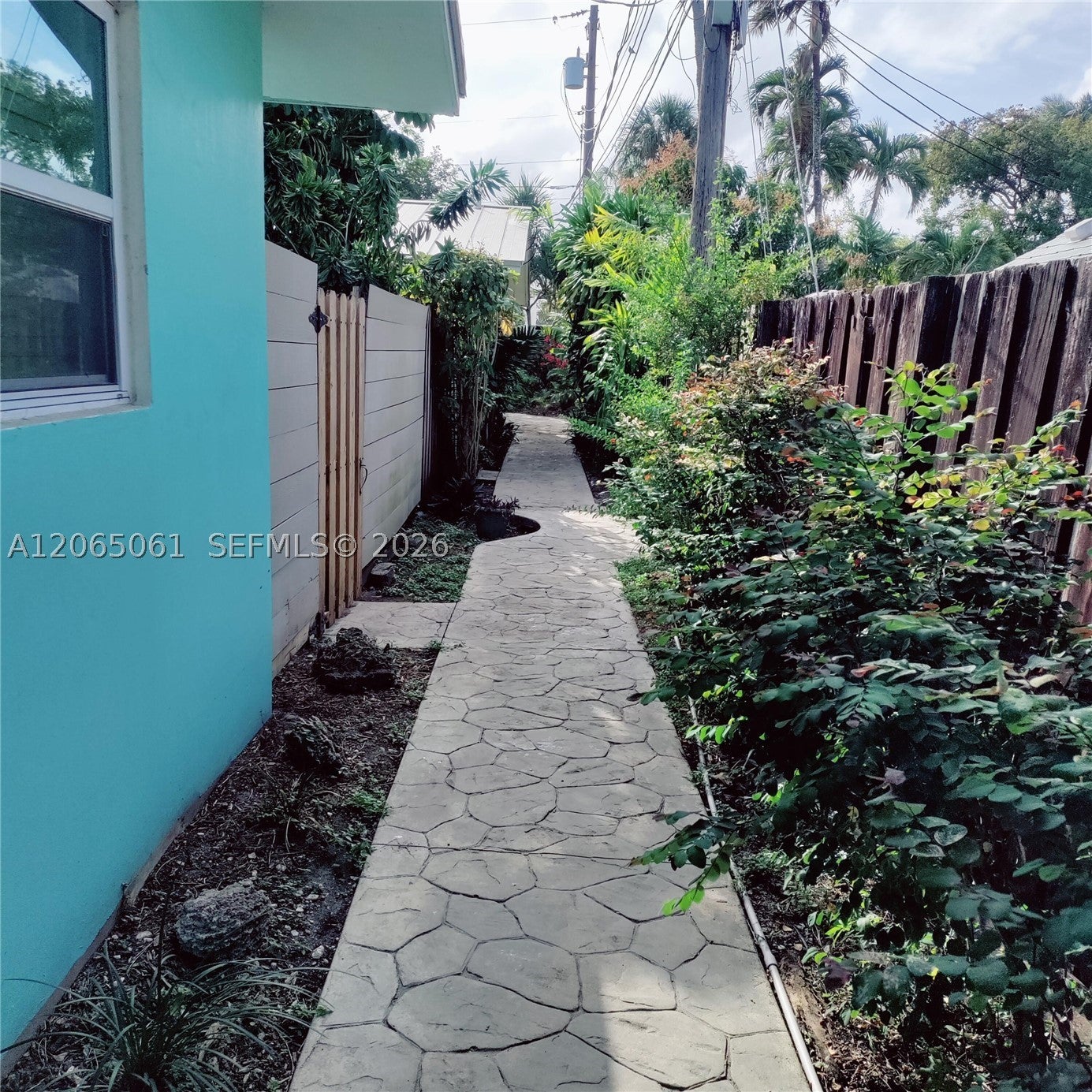 123-125 SW 19th Ave 1-3