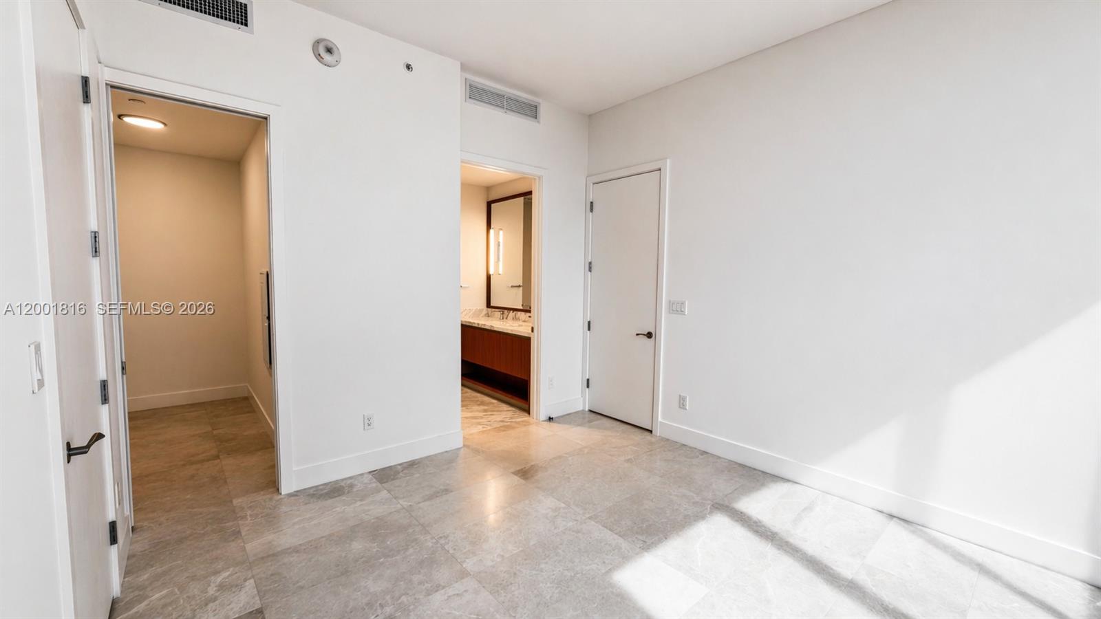 UNA Residences - Residential