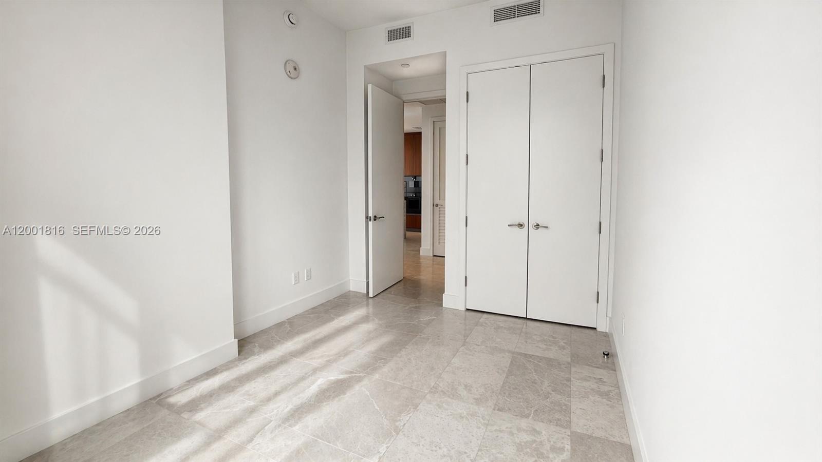 UNA Residences - Residential