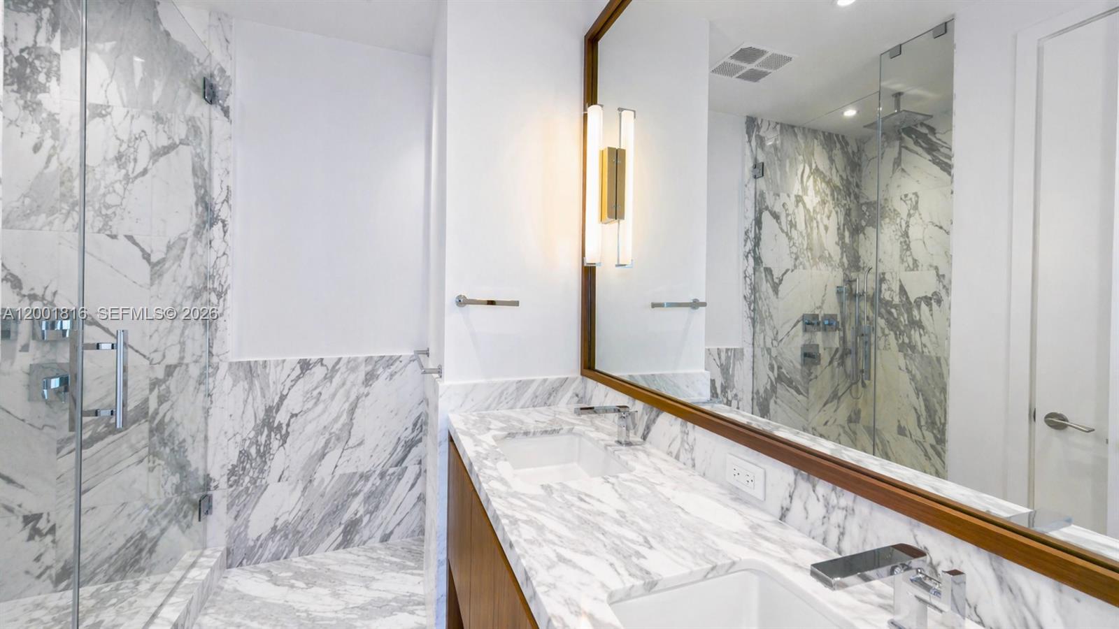 UNA Residences - Residential