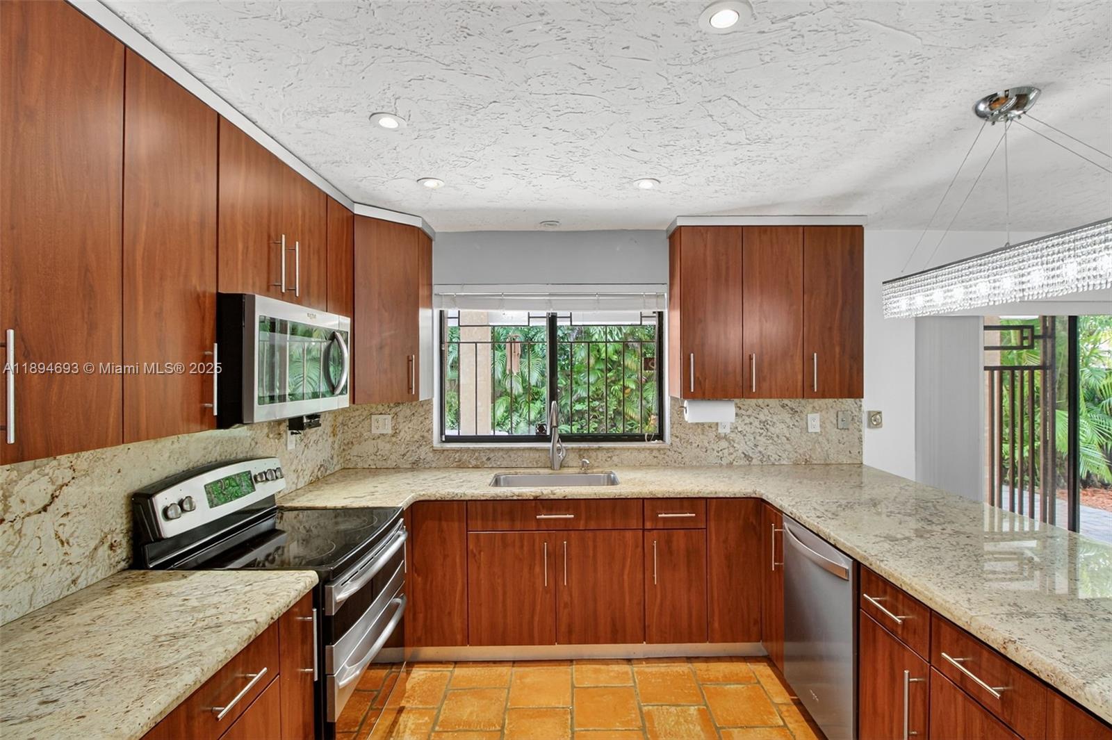 SHORES CALUSA - Residential