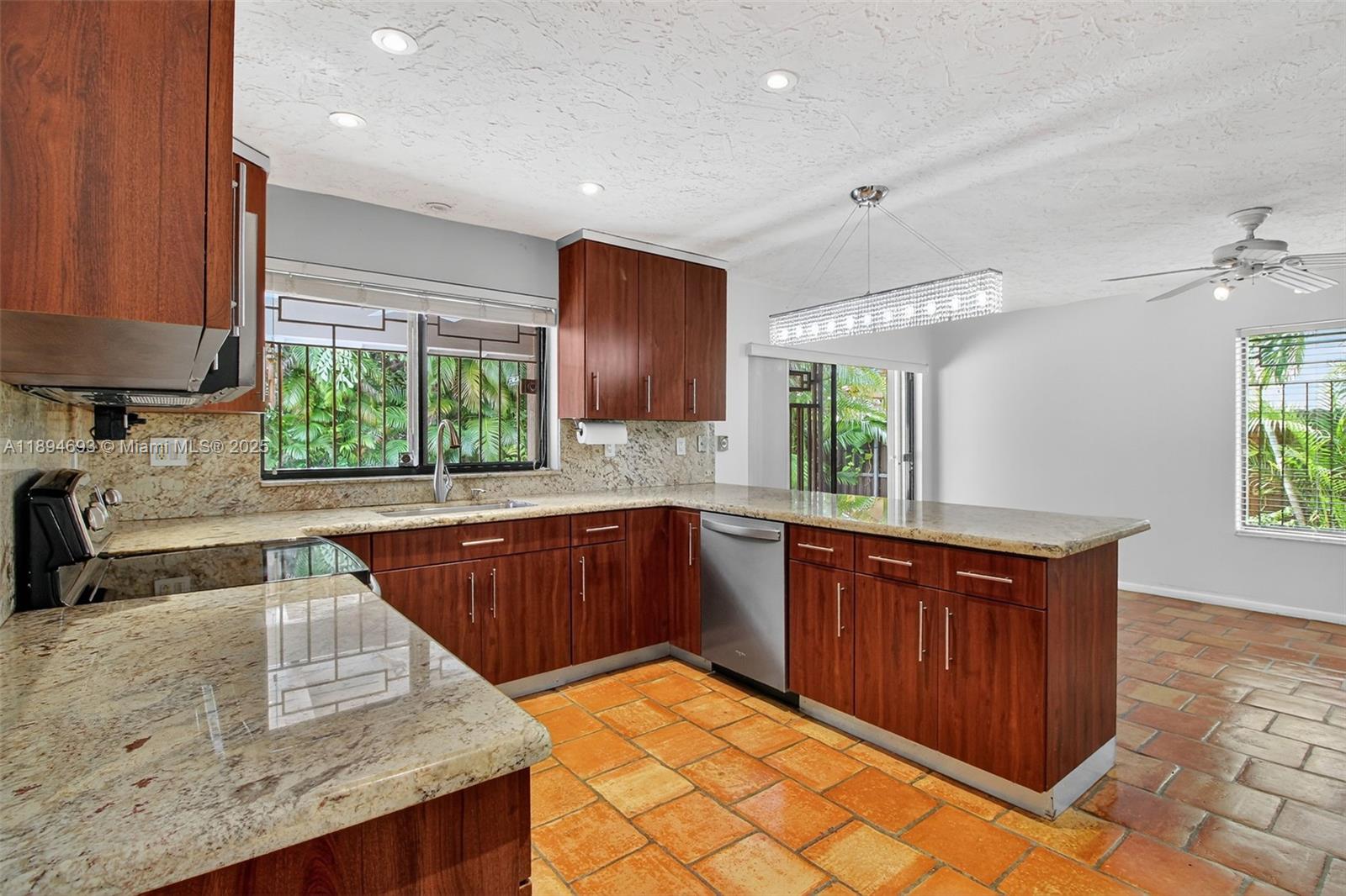SHORES CALUSA - Residential