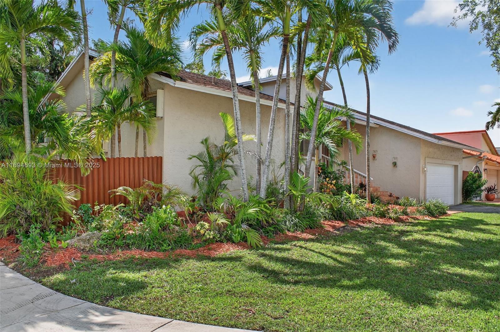 SHORES CALUSA - Residential