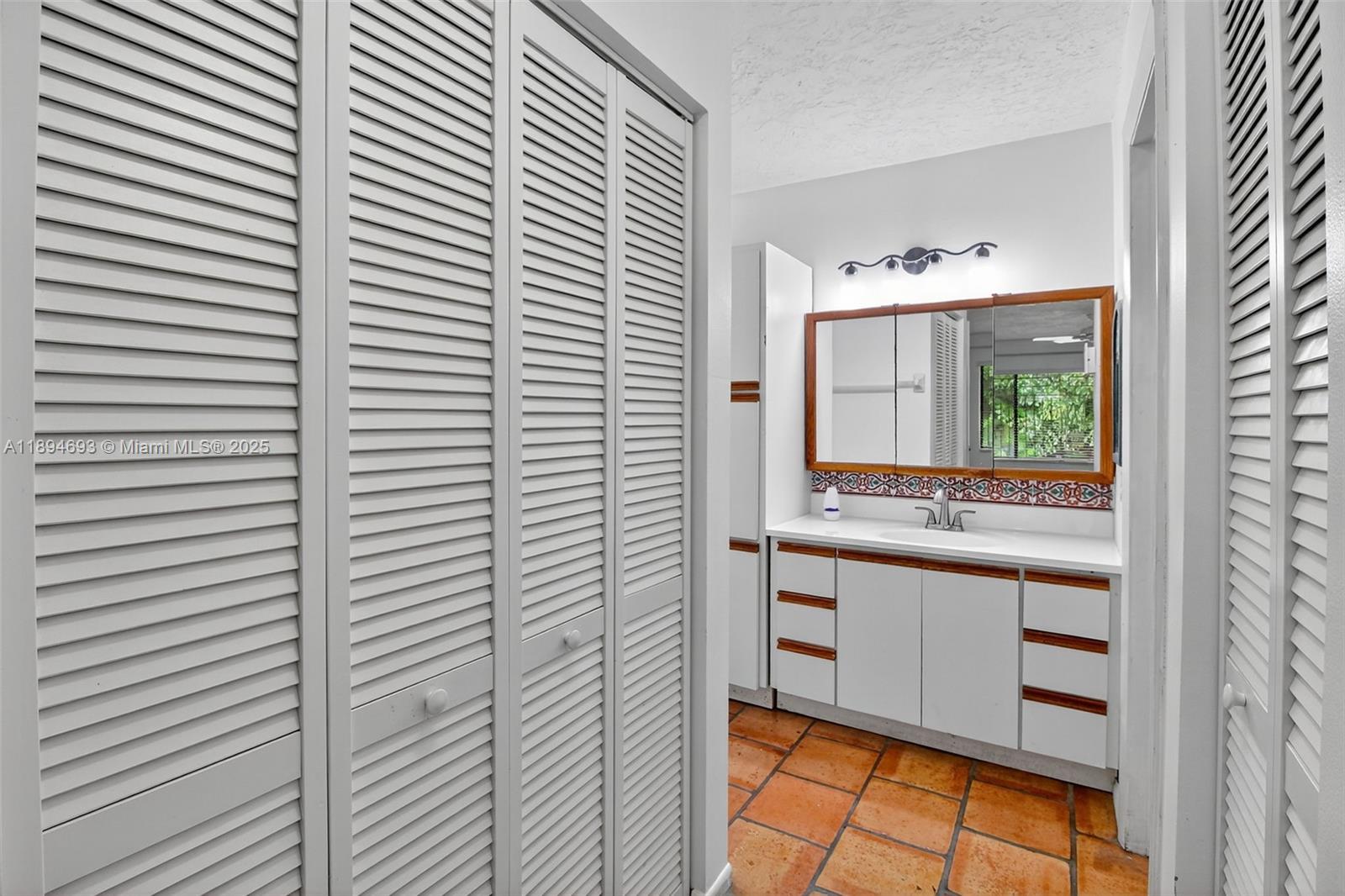 SHORES CALUSA - Residential