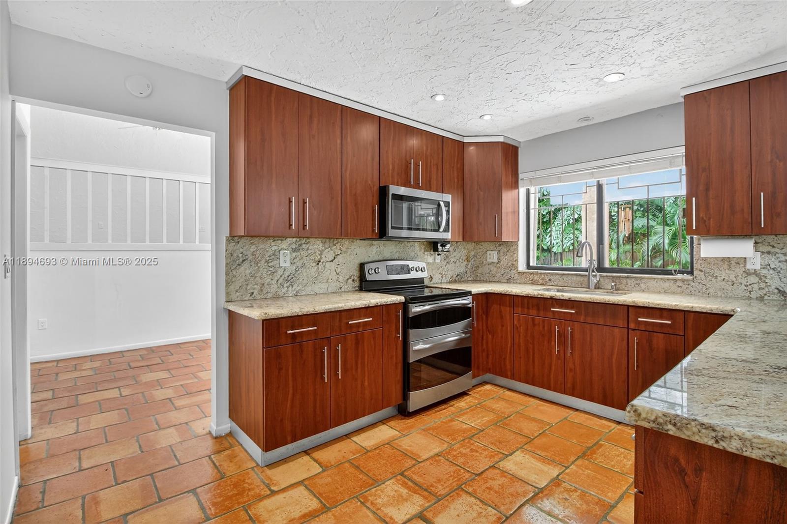 SHORES CALUSA - Residential