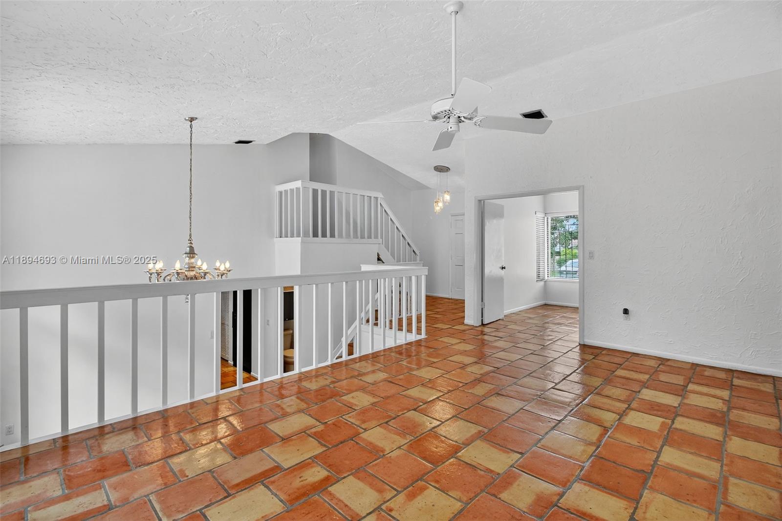 SHORES CALUSA - Residential