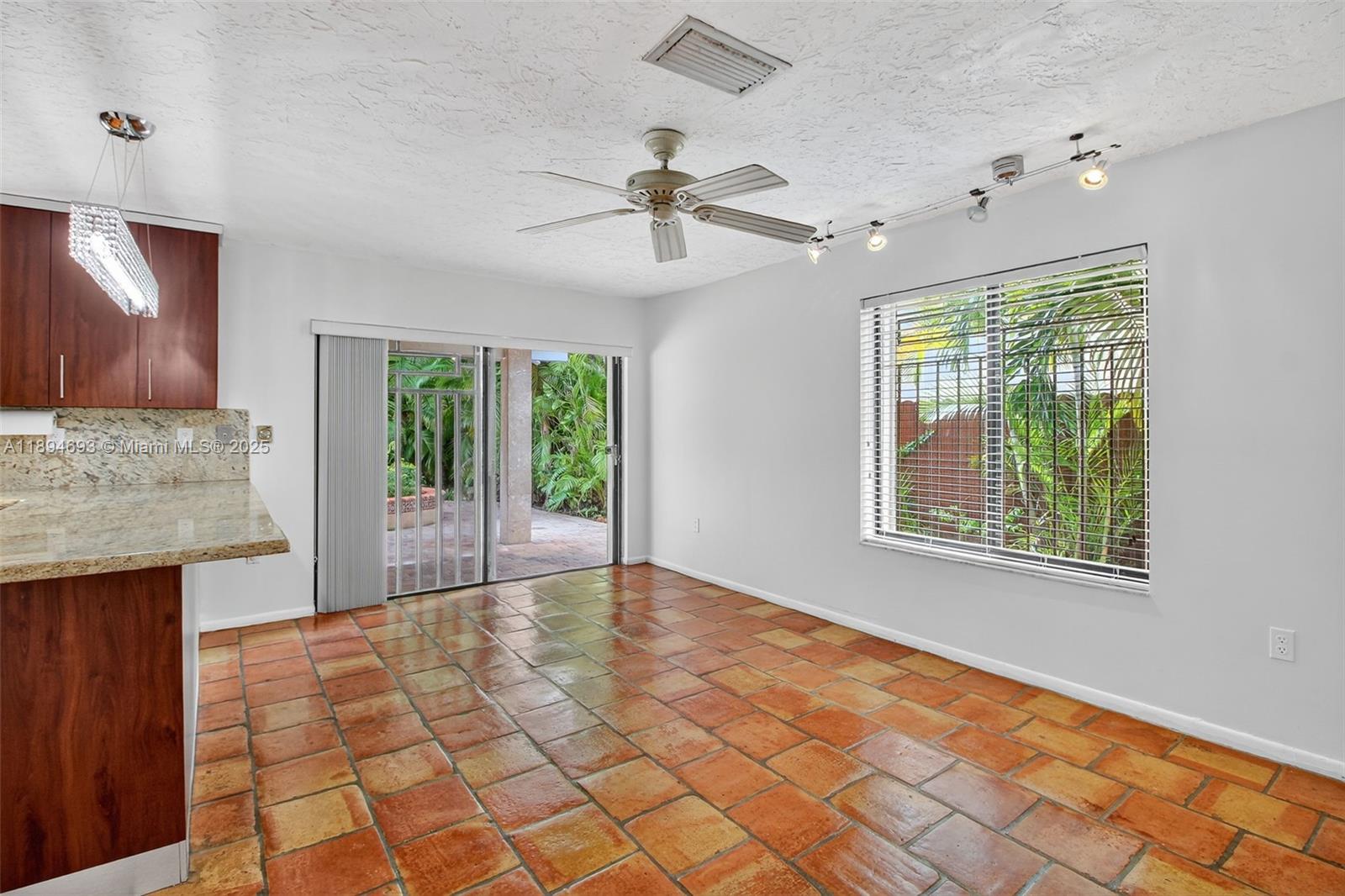 SHORES CALUSA - Residential