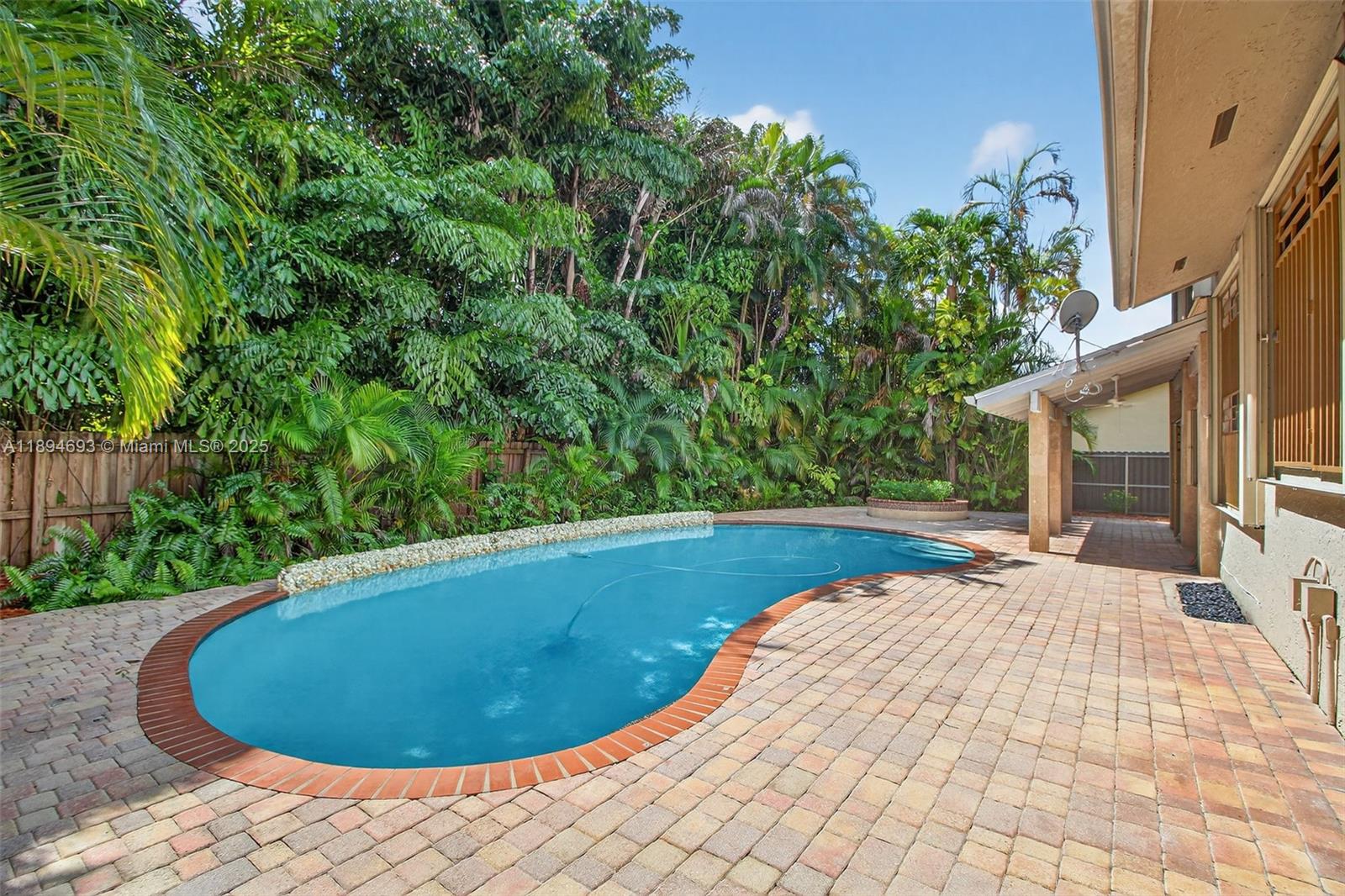 SHORES CALUSA - Residential